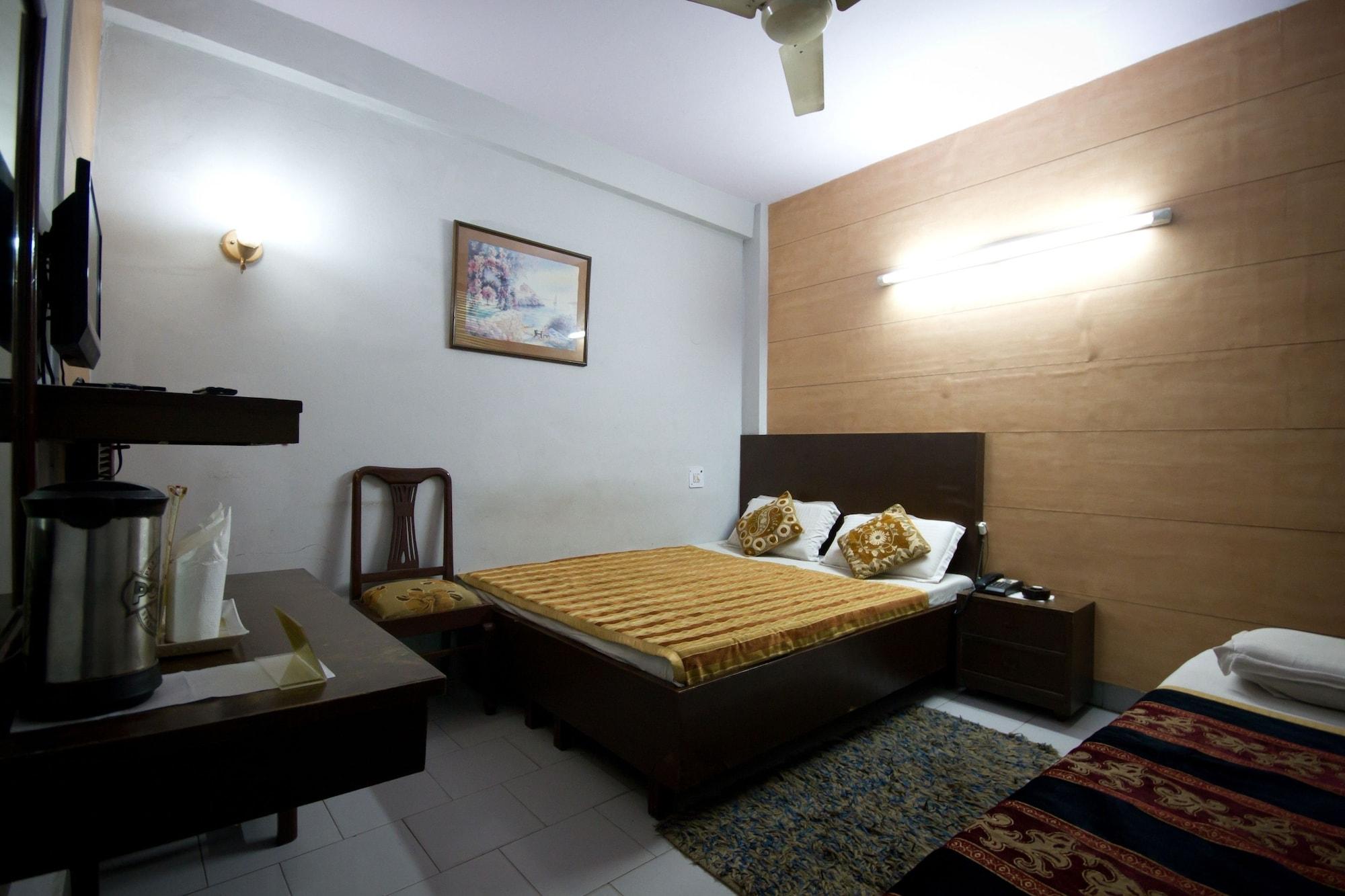 Hotel Woodland Deluxe New Delhi Exterior foto