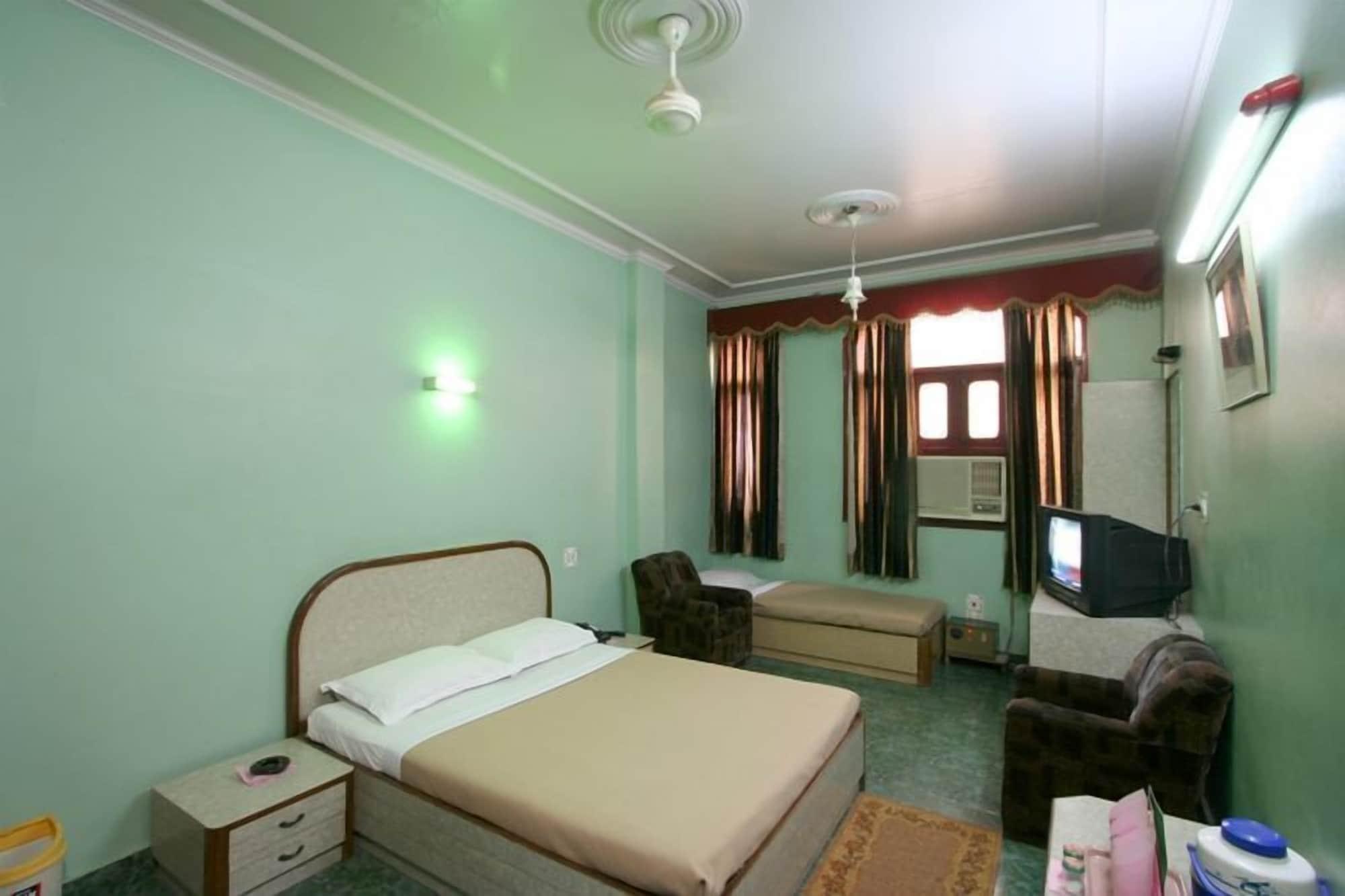 Hotel Woodland Deluxe New Delhi Exterior foto