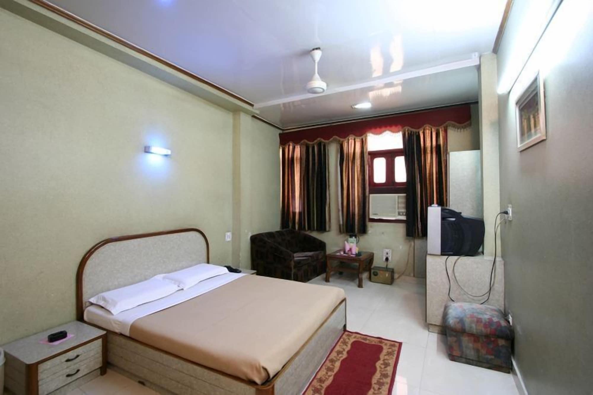Hotel Woodland Deluxe New Delhi Exterior foto