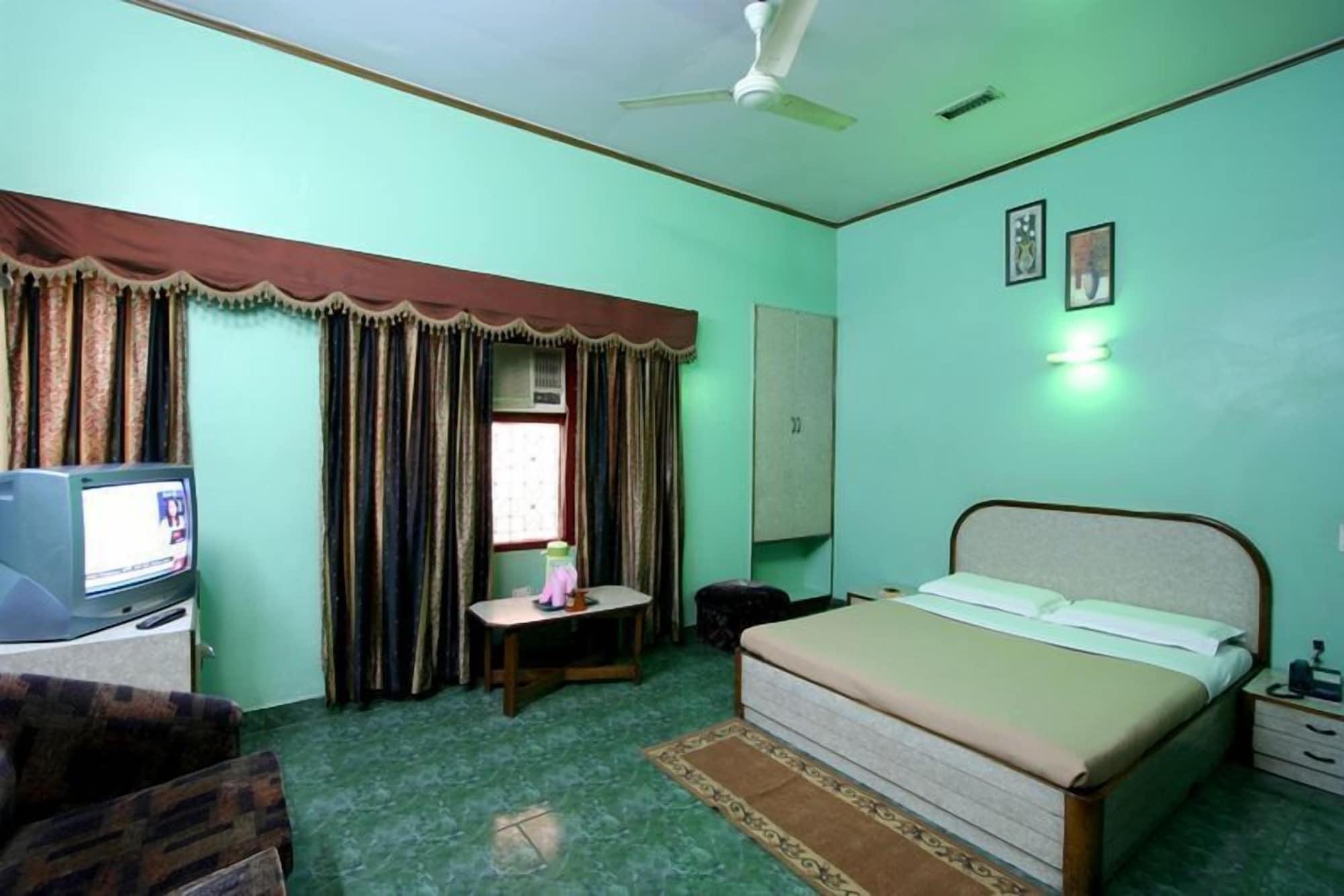 Hotel Woodland Deluxe New Delhi Exterior foto
