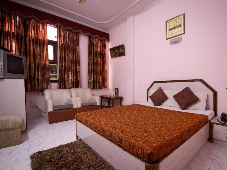 Hotel Woodland Deluxe New Delhi Exterior foto